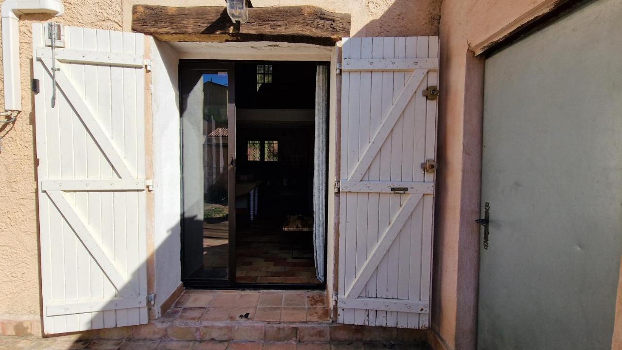 Studio Au Pied De La Sainte Victoire Puyloubier Exterior photo